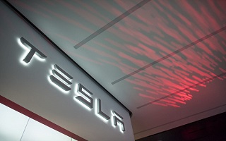 Новая Tesla: мгновенный разгон