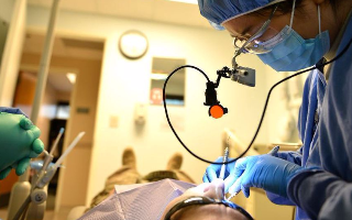 Стартап предлагает оснастить кабинеты стоматологов дополненной реальностью