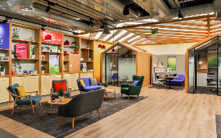 Отделения британских банков все чаще напоминают магазины Apple