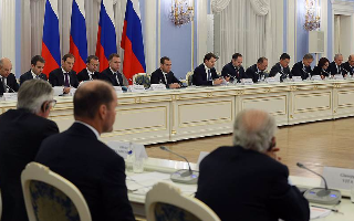 Медведев рассказал иностранным инвесторам о стабильности в России