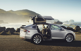 Сотрудники Tesla заявляют о массовых дефектах электрокаров компании