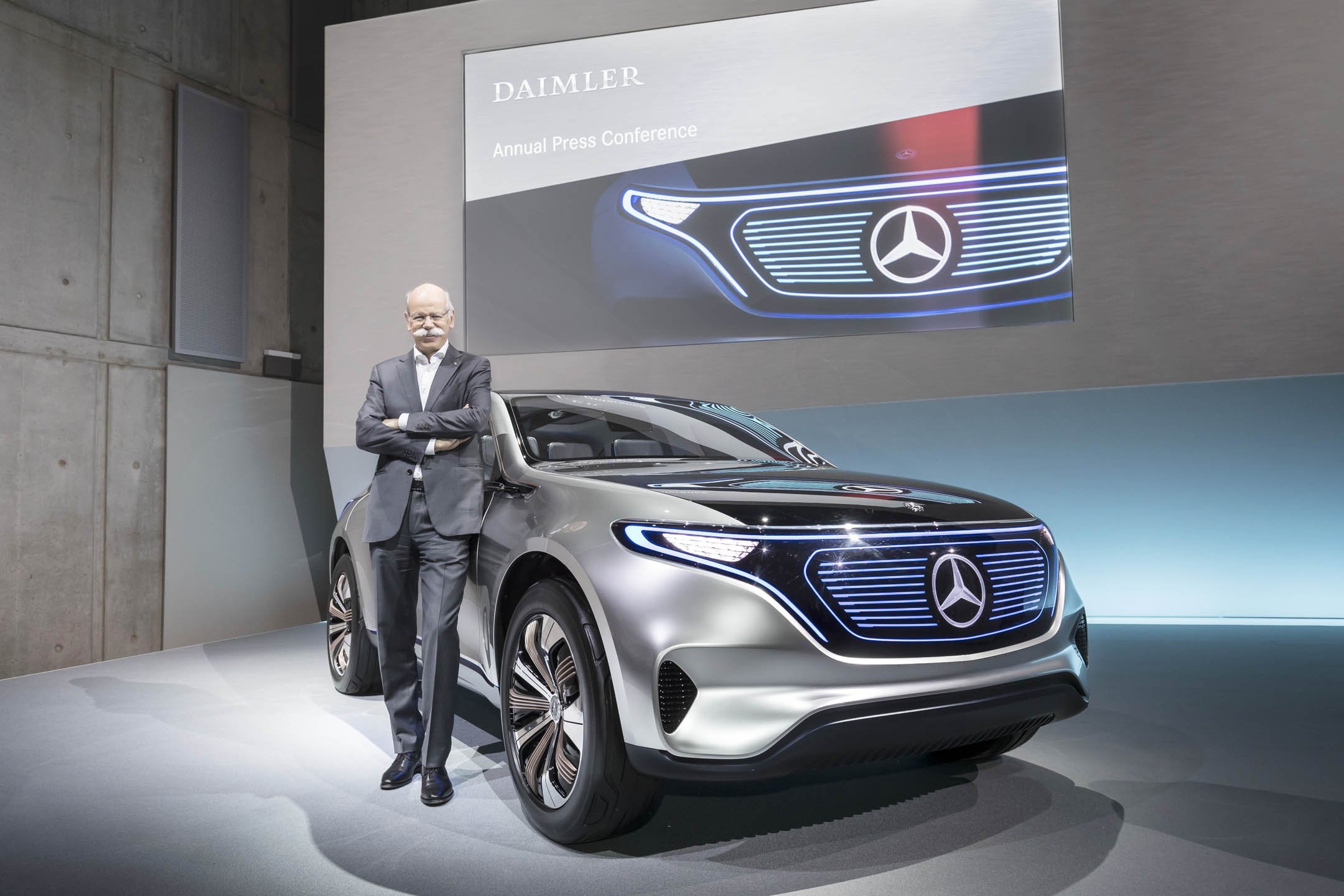 «Daimler» отрицает наличие официальных дилеров в Крыму