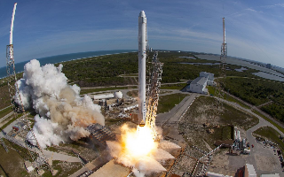 В субботу SpaceX запустит первые спутники для раздачи интернета