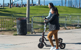 Самокаты Bird довели калифорнийский город до коллапса