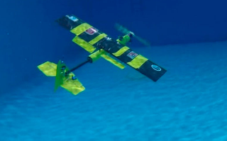 Дрон EagleRay летает и отлично плавает под водой