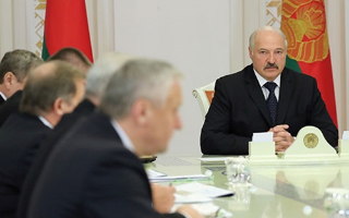 Лукашенко грозится ответить России на запрет белорусского молока