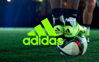 Adidas меняет стратегию: ставка на онлайн-продажи