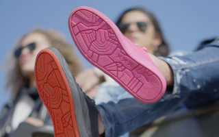 Голландцы выпустили кроссовки на «жевательной резинке»