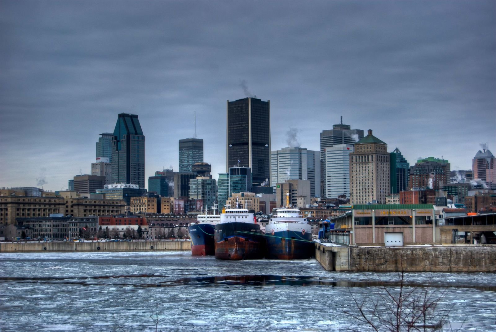 Вступают в силу ответные тарифы Канады на товары США