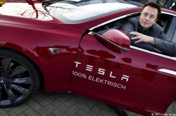 Акционеры «Tesla» подали в суд на Илона Маска