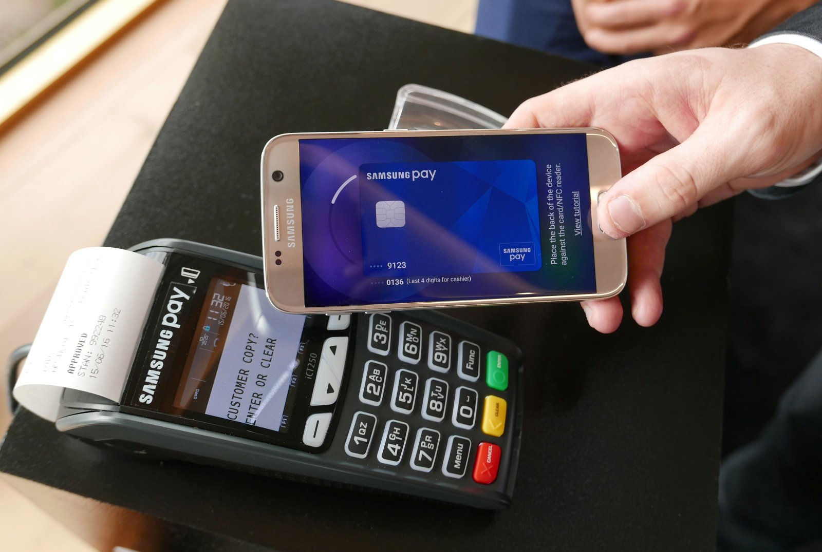 В «Samsung Pay» доступны переводы по номеру телефона