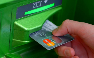 Россияне все чаще прибегают к безналичному расчету