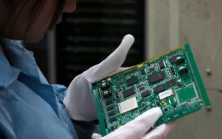 Американские IT-гиганты опровергли наличие в серверах шпионских чипов