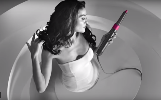 Dyson выпустила самостоятельно завивающий волосы вакуумный фен