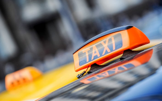 Перевозчики могут получить право регулировать тарифы на услуги такси