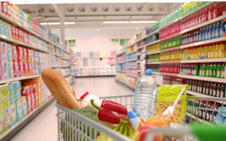 Россияне стали меньше экономить на продуктах, больше – на развлечениях