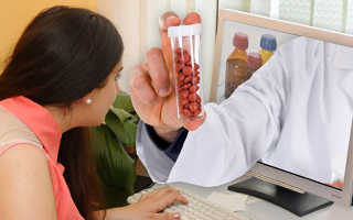 В ЕАЭС могут легализовать онлайн-торговлю лекарствами и алкоголем