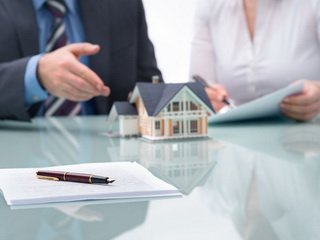 Преимущества сотрудничества с юристом по жилищным вопросам