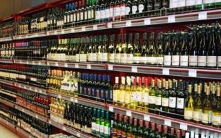 Импортеры вновь повышают цены на алкоголь