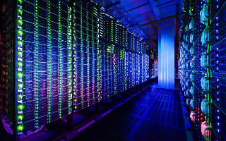 Законодатели грозят миллионными штрафами соцсетям и поисковикам