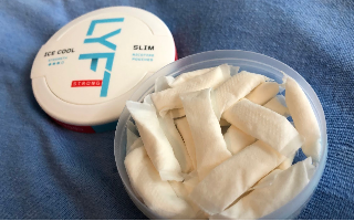 Авиапассажирам Utair начнут предлагать подушечки с никотином