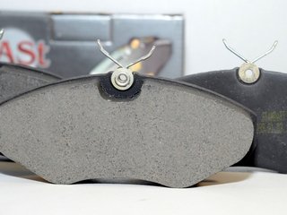 Виды тормозных колодок и правила их выбора