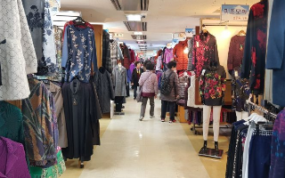 Впервые за 4 года в России упал fashion-рынок