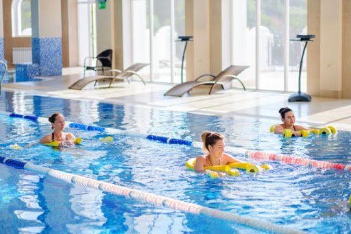 Зачем нужна справка в бассейн