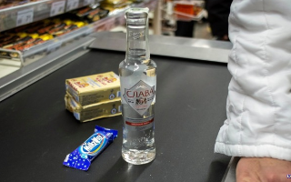 Из российских магазинов могут исчезнуть «чекушки»