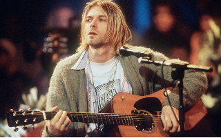 Гитара Курта Кобейна ушла с молотка за рекордную сумму