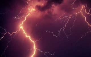 Ученые нашли эффективный способ управления молнией