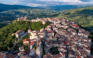 Итальянская деревня распродает дома по одному евро