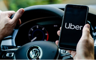 Uber официально оформит более 70 тысяч британских водителей