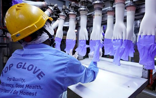 Крупнейший производитель резиновых перчаток попал под бойкот