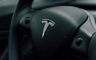 Мошенники начали выманивать данные россиян с помощью Tesla