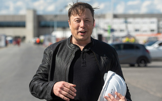 Маск распродал недвижимость и переехал в «лачугу»