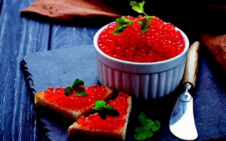 В России существенно подорожает красная икра